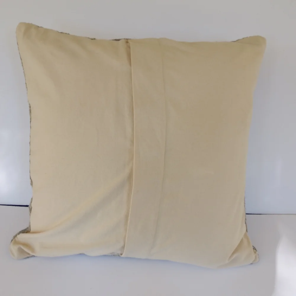 Pottery Barn Gracie Crewel Pillow w/ Feather Insert 20 X 20